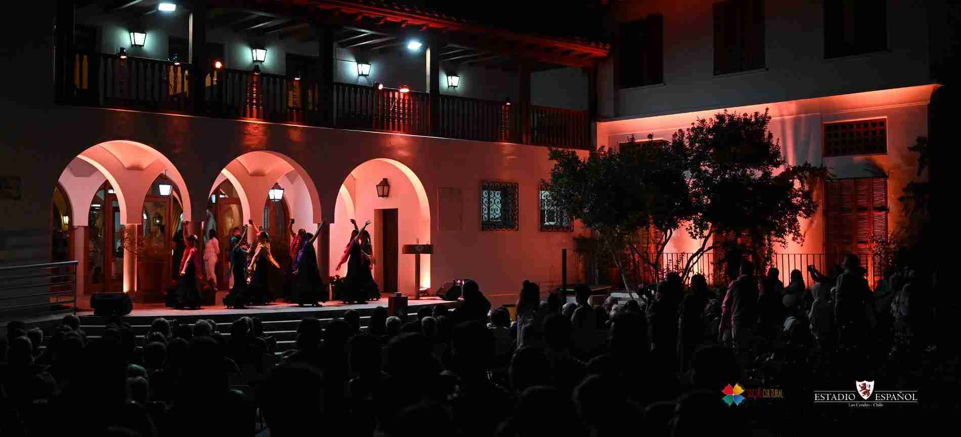 La comunidad del Estadio Español vivió una noche con luces navideñas, danza y villancicos andaluces en el evento "Navidad en tu Estadio".