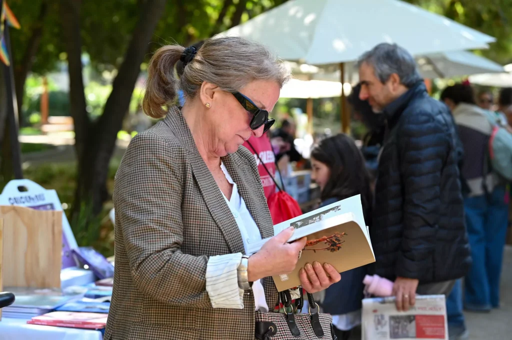 La lectura fue protagonista en la Feria del Libro, con opciones para todas las edades y descuentos especiales para nuestros socios.