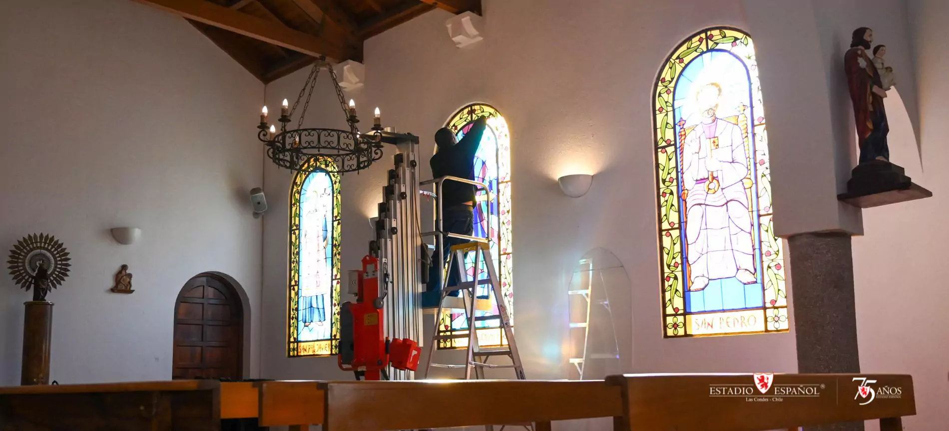 Cinco vitrales emblemáticos están siendo desmontados, restaurados y reensamblados para preservar su valor artístico y espiritual.