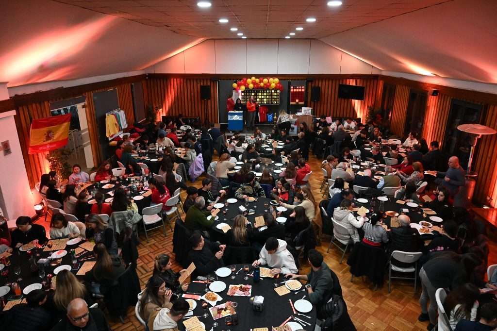 El bingo de la Rama de Voleibol nos brindó una jornada de alegría familiar donde la emoción, los premios y el entusiasmo de los asistentes crearon un ambiente inolvidable.