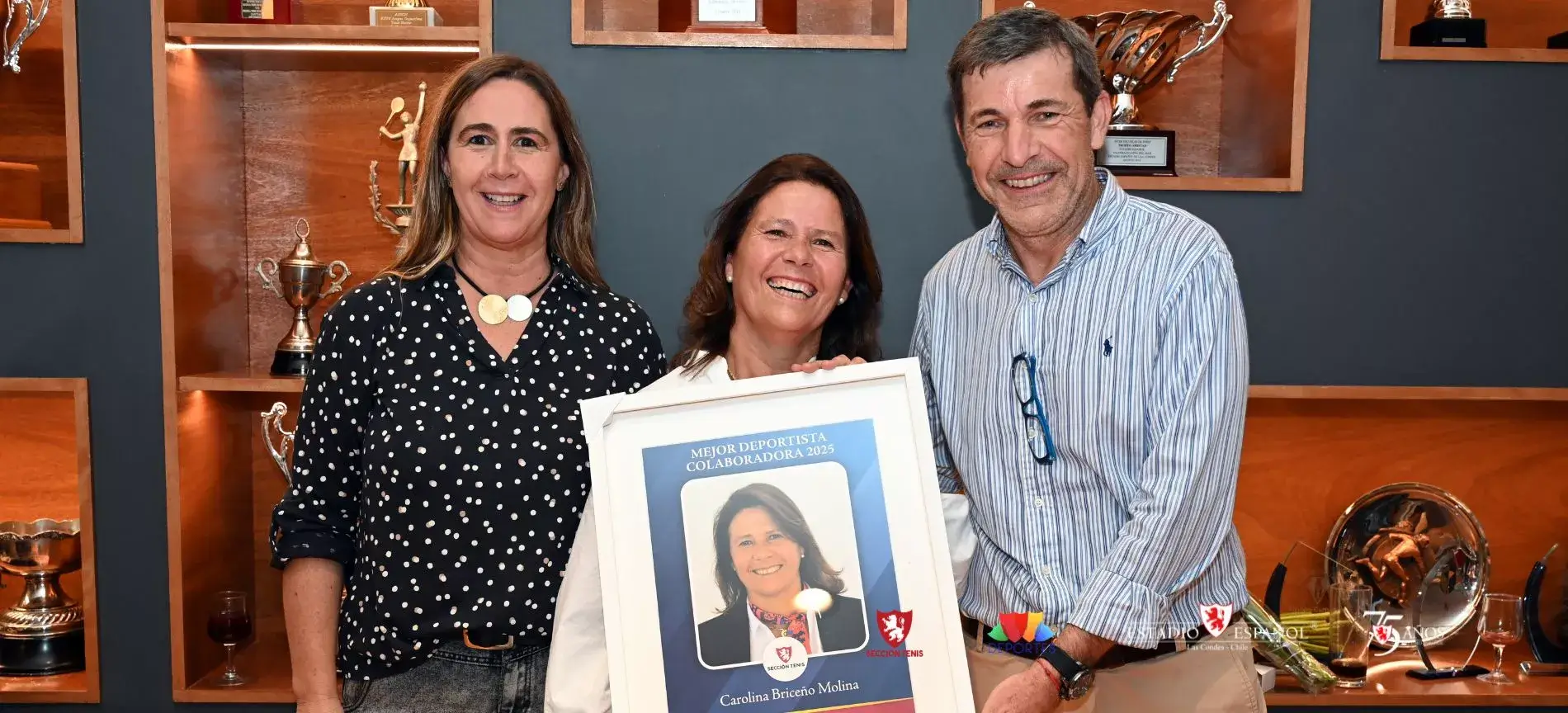 El espíritu deportivo y la camaradería se unieron en una emotiva celebración dedicada a la mejor colaboradora y deportista de la Sección Tenis 2025.