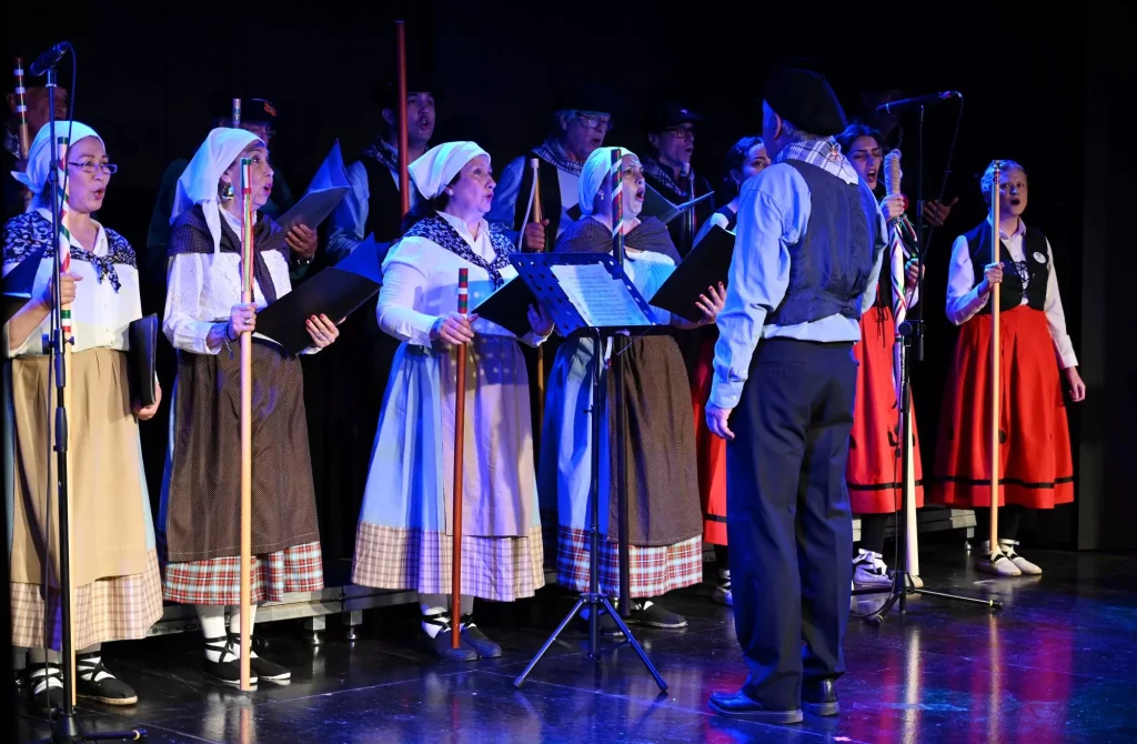El Tercer Concierto Vasco reunió música, danzas y tradición en una emotiva presentación que conmemoró los 75 años del Estadio Español y el legado cultural de la colectividad vasca en Chile.