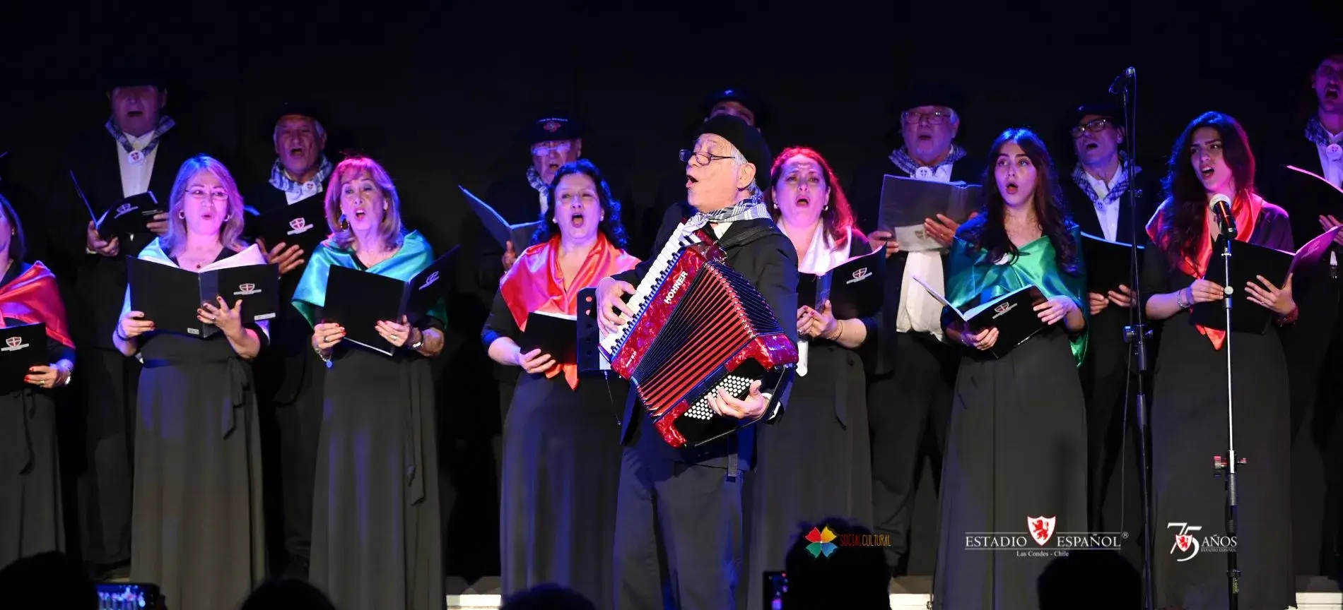 El Tercer Concierto Vasco reunió música, danzas y tradición en una emotiva presentación que conmemoró los 75 años del Estadio Español y el legado cultural de la colectividad vasca en Chile.
