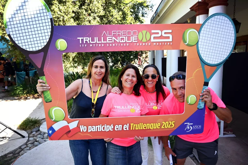 La experiencia del Torneo Internacional de Tenis Senior Alfredo Trullenque se vive más allá del deporte, destacando la identidad española, la camaradería y una oferta cultural única en Estadio Español.