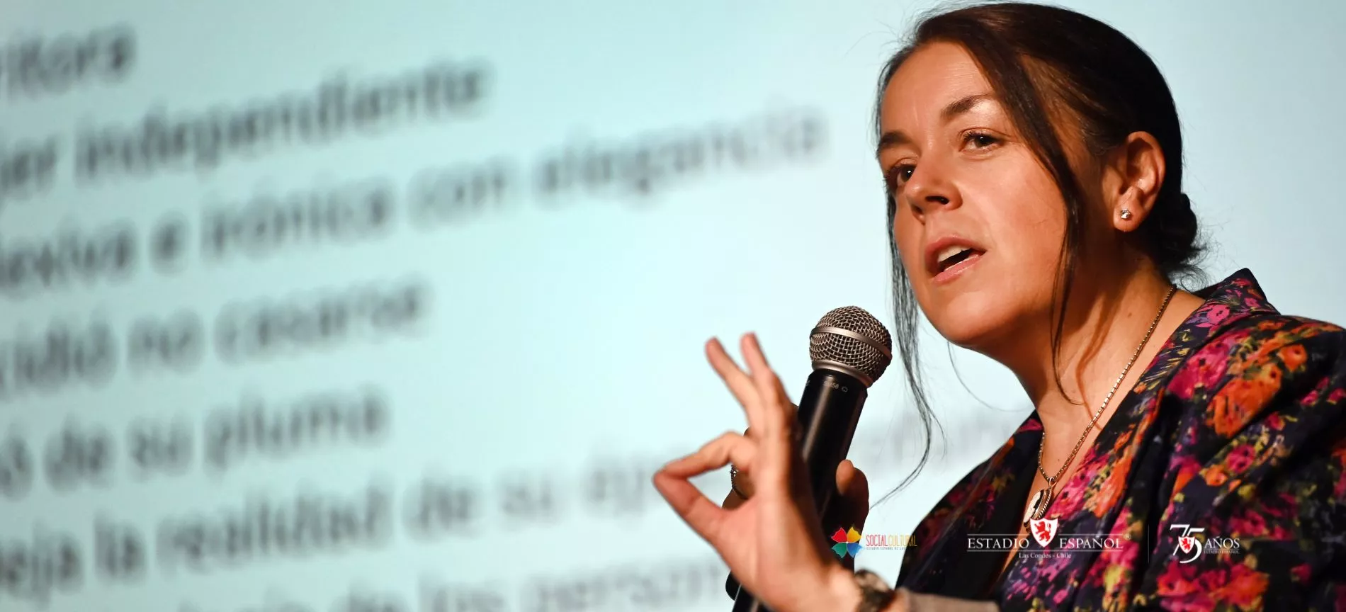 La charla "Jane Austen hoy" reunió a socios interesados en la literatura clásica, con una reflexión actual sobre la vigencia de la obra de Jane Austen y su impacto cultural.