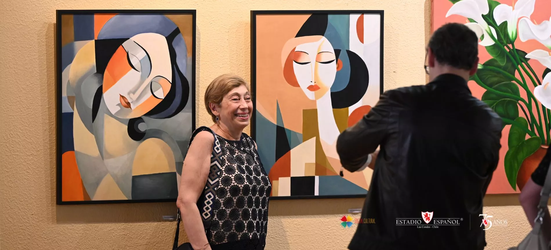 La exposición reúne trabajos de pintura y origami creados por socios, reflejando el aprendizaje y la vida cultural del Estadio Español.