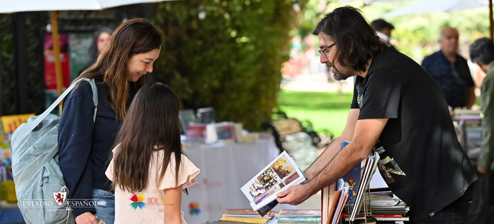 La Feria del Libro ofreció una experiencia cercana y familiar, con editoriales y librerías que presentaron una variada oferta y beneficios exclusivos para los asistentes.