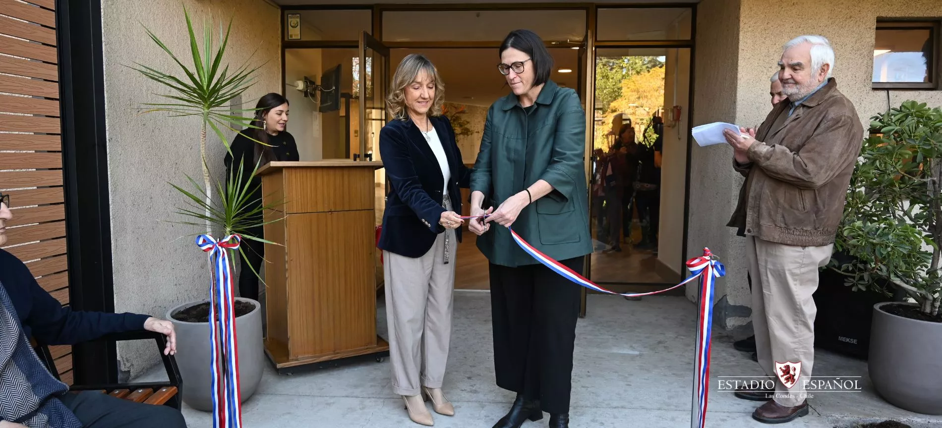 Las nuevas mejoras en el Hogar Español incluyen la renovación de espacios, la incorporación de camas clínicas y equipamiento deportivo, fortaleciendo la calidad de vida de sus residentes.