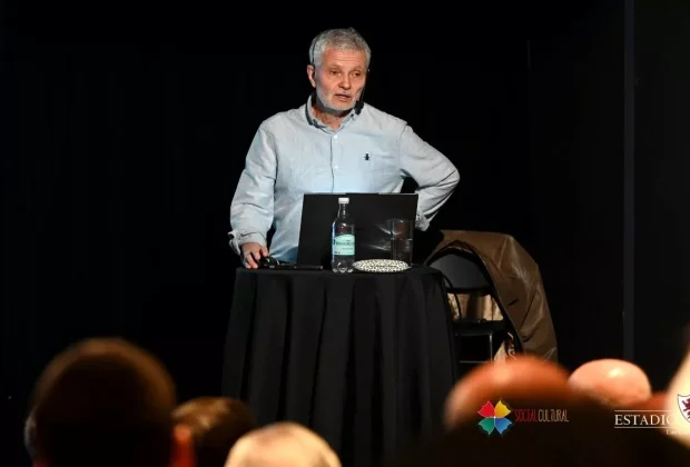 La charla económica reunió a socios interesados en comprender el escenario global y nacional desde una perspectiva cercana y accesible.