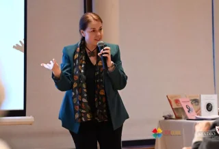 La charla “Alma errante y anhelo de libertad” ofreció un acercamiento a una destacada figura literaria, en una jornada marcada por la poesía y la reflexión.