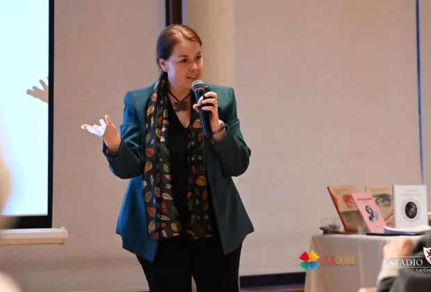 La charla “Alma errante y anhelo de libertad” ofreció un acercamiento a una destacada figura literaria, en una jornada marcada por la poesía y la reflexión.