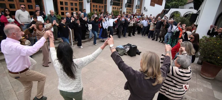 Música, danza y un almuerzo familiar dieron vida a una jornada de encuentro, donde la comunidad compartió sus tradiciones y expresiones culturales.