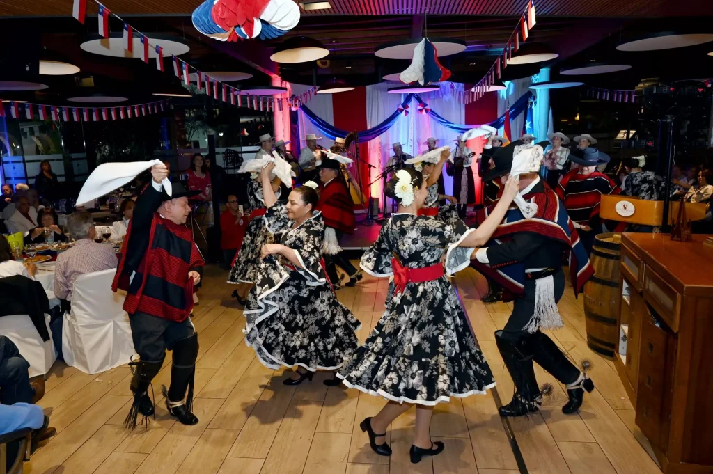 La celebración de Fiestas Patrias llenó nuestro Estadio de música, gastronomía y tradiciones, con una fonda que convocó a socios y familias en torno a la cultura nacional.