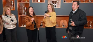Socios y docentes de la Sección Tenis compartieron el tradicional vino de honor, donde el Sr. Eduardo Toro Ramírez recibió la distinción correspondiente a 2026.