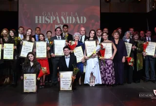 En el marco del Mes de la Hispanidad, la comunidad de Estadio Español disfrutó de una noche de música, danza y encuentro, que también incluyó reconocimientos a destacados socios de la institución.
