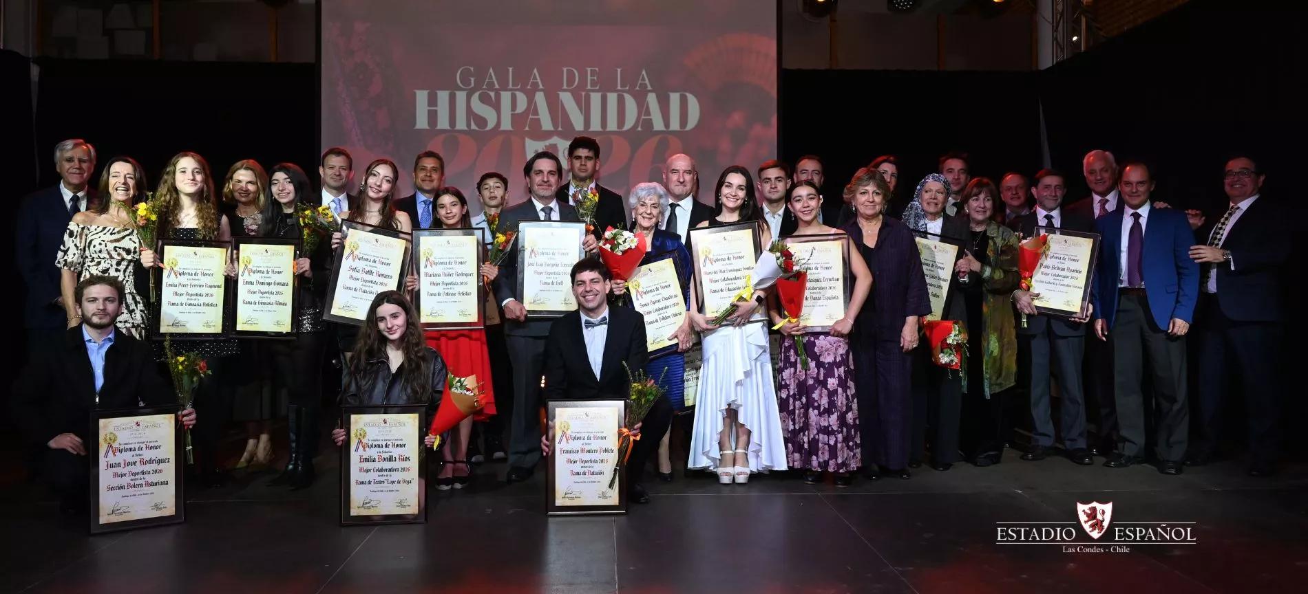 En el marco del Mes de la Hispanidad, la comunidad de Estadio Español disfrutó de una noche de música, danza y encuentro, que también incluyó reconocimientos a destacados socios de la institución.