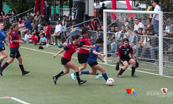 Dos partidos amistosos llenaron de emoción nuestra cancha de fútbol, con destacadas jugadas, trabajo en equipo y entusiasmo por el deporte.